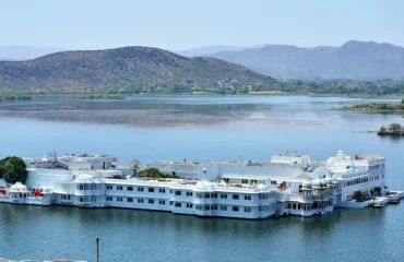 one-day-udaipur-local-sightseeing-tour-package-taj-lake-palace